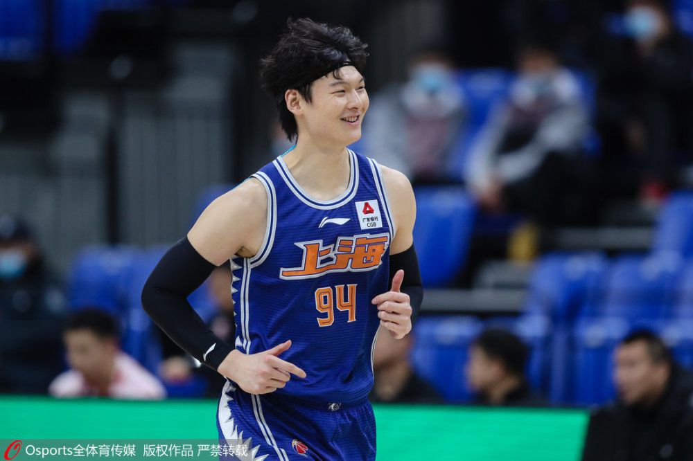 意甲前瞻：尤文图斯 VS 那不勒斯时间：2023-12-09 03:45尤文图斯目前积33分暂列积分榜第2，距离榜首的国米仅有2分差距，此役球队的抢分战意毋庸置疑，尤文图斯在最近的一轮联赛客场2-1击败蒙扎，各项赛事近9场取得7胜2平的不败战绩，球队近期的整体走势非常稳健，尤其是防线稳固，过去9场比赛尤文图斯多达6场能够零封对手，且期间合计仅失3球。